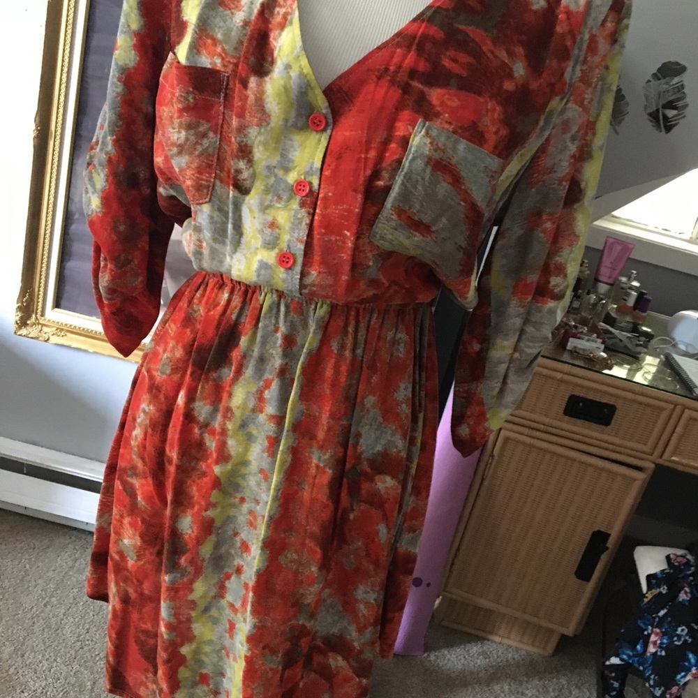 Long sleeve small dress dress